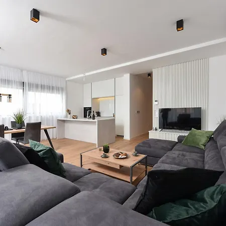 Silver Luxury Apartment *