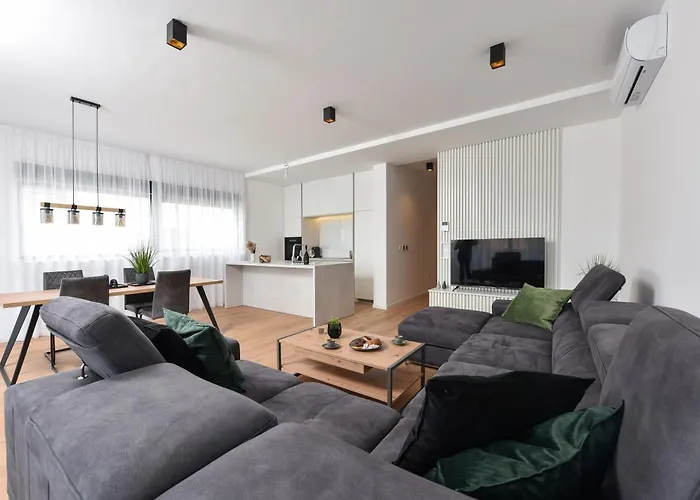 Silver Luxury Apartment *